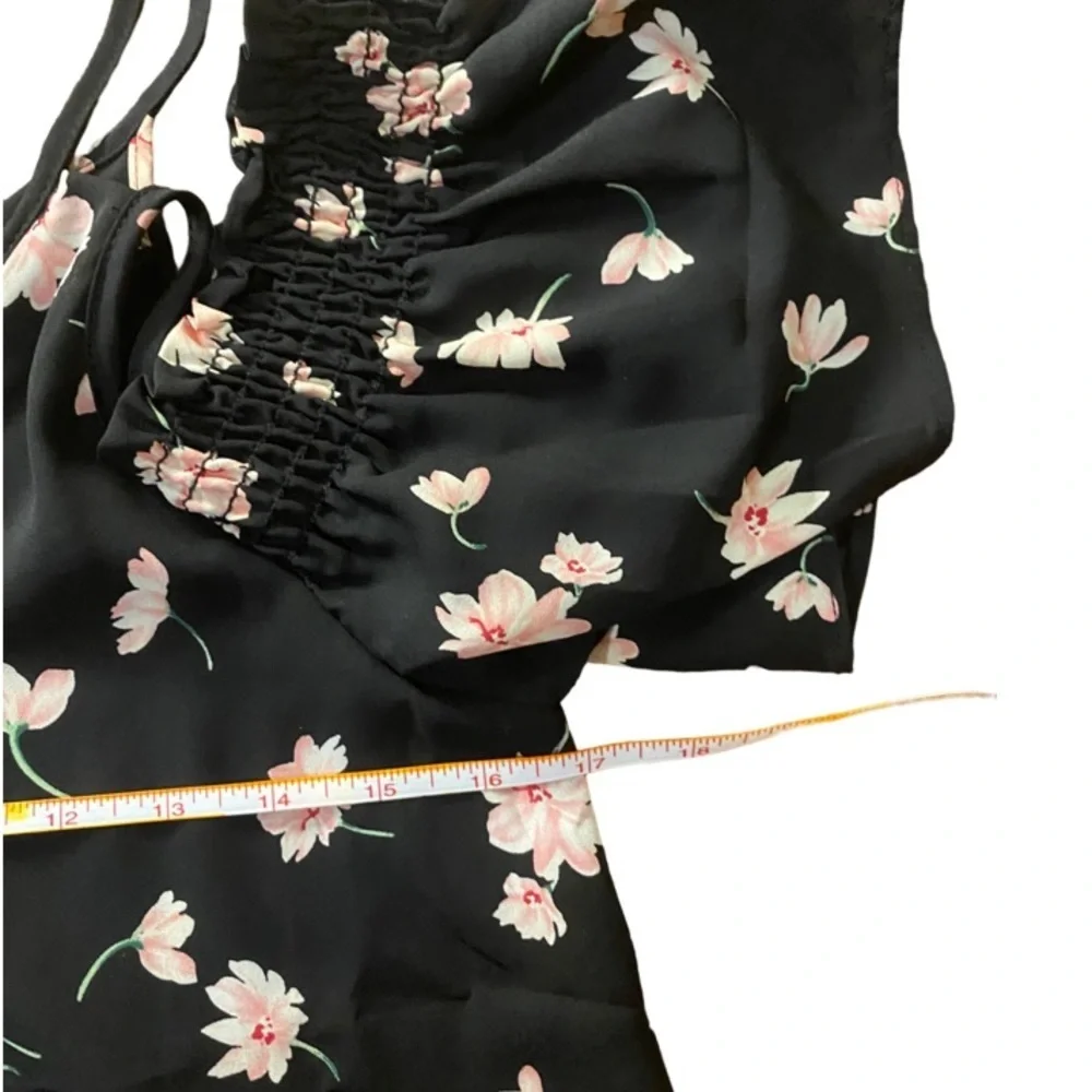 🍒5-$50 Flowered shirt + skirt
Sienna Sky cold shoulder Top
Forever 21 Skirt - Picture 6 of 9